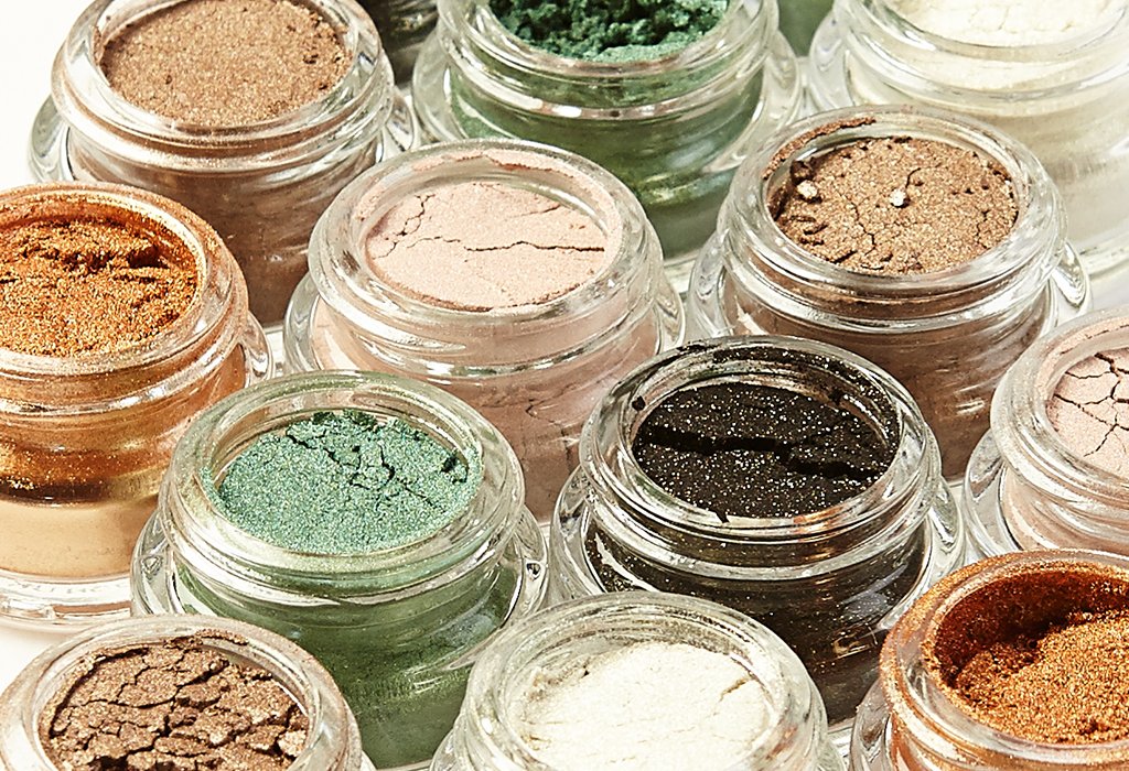BootsUK's tweet photo. Love shimmer eyeshadow? Then it's got to be #DazzleDust by @BarryMCosmetics https://t.co/THlvyfq4aw https://t.co/Nb7QFe0SLo
