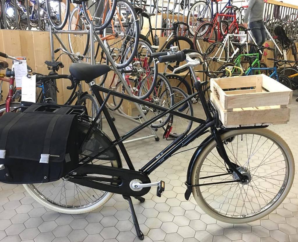 InstaBicycle's tweet photo. Via @stipbike: Size 73cm?! Is does excist! #azor 😍 #azorbike #azorbikes #nijmegen crossfra… https://t.co/XmLYnZ1OCK https://t.co/HCytEuaqWE
