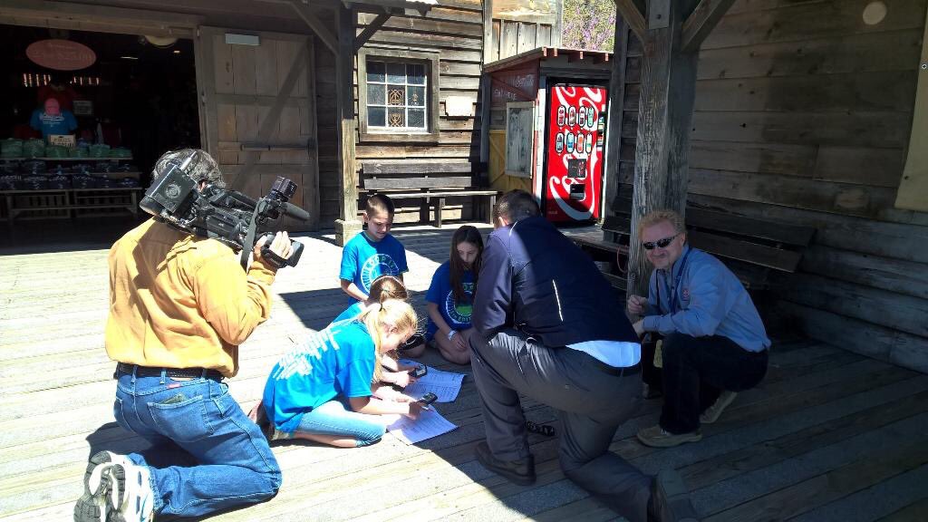 perkybirdy's tweet image. #LOOPIT 5 watch KOLR 10 tonight at 6! #physics @SDCAttractions @PhelpsCenter @officialSPS