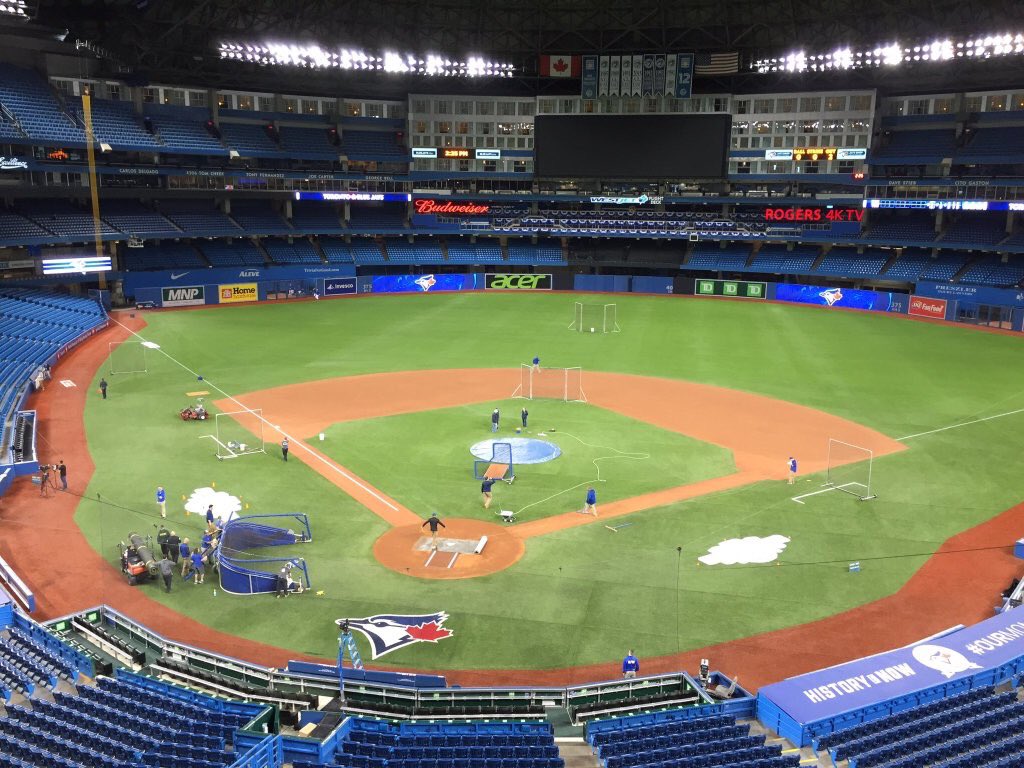 g_meslin's tweet photo. Before / after of the new dirt infield at Rogers Centre. (via @AndrewStoeten / @ScottyMacThinks) https://t.co/xE7vrDIl0I