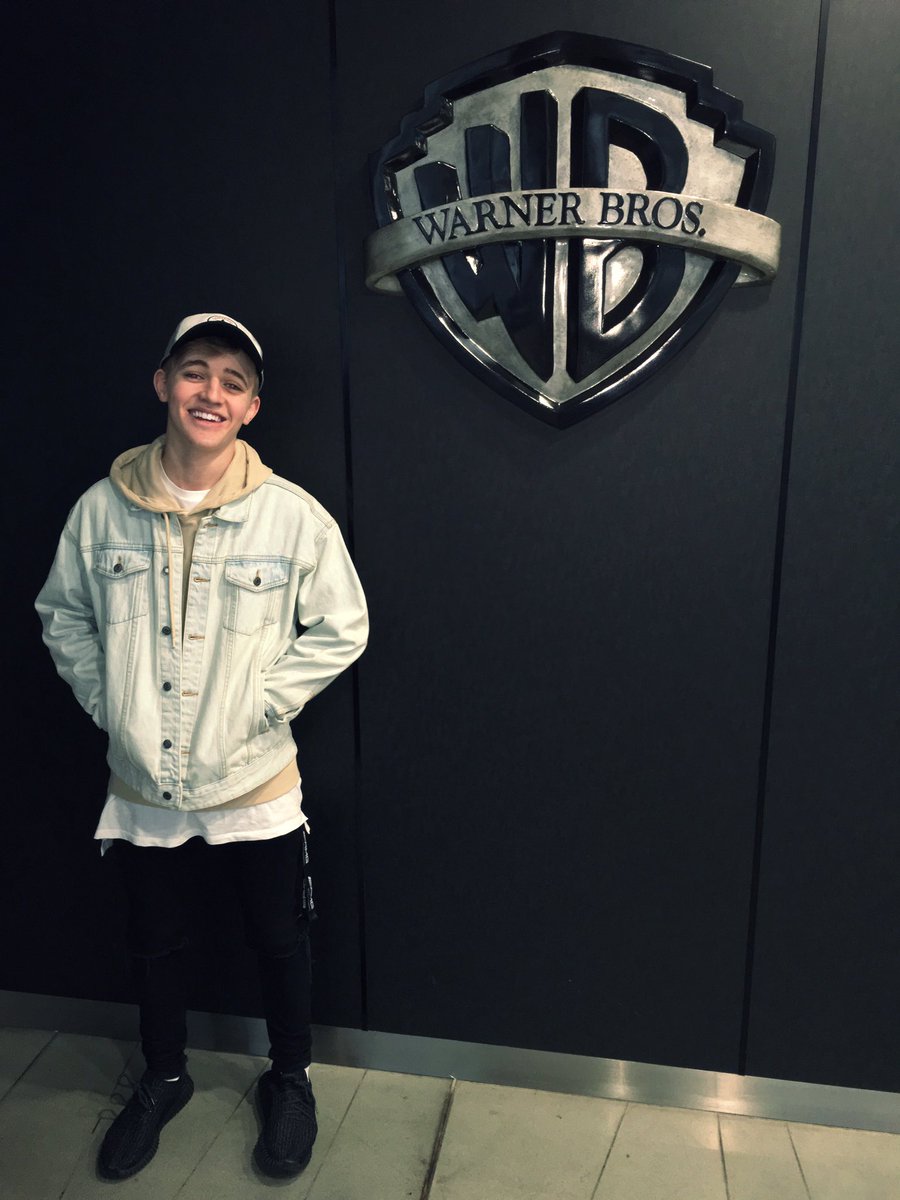 Great meeting you guys tonight!! Film was crazy <a href="/benphillips/"></a> <a href="/elliotgilesuk/">Elliot Giles</a> <a href="/JuliusDein/">Julius Dein</a> @wbpictures #friendrequest