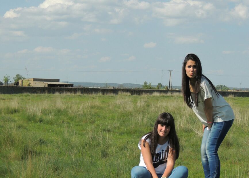 Yedriitaa's tweet photo. Por las de siempre, por los años juntas, por verte crecer. Necesito verte ya @monimregatos ♥
¡Felices 19 reina! https://t.co/7WOOw2vAH2