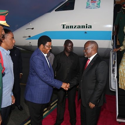 tanzaniagov's tweet photo. Rais Dkt. John Pombe Magufuli amerejea nyumbani akitokea nchini Rwanda alipokwenda kwa ajiri ya shughuli ya kikazi. https://t.co/ONpvqHs7z8