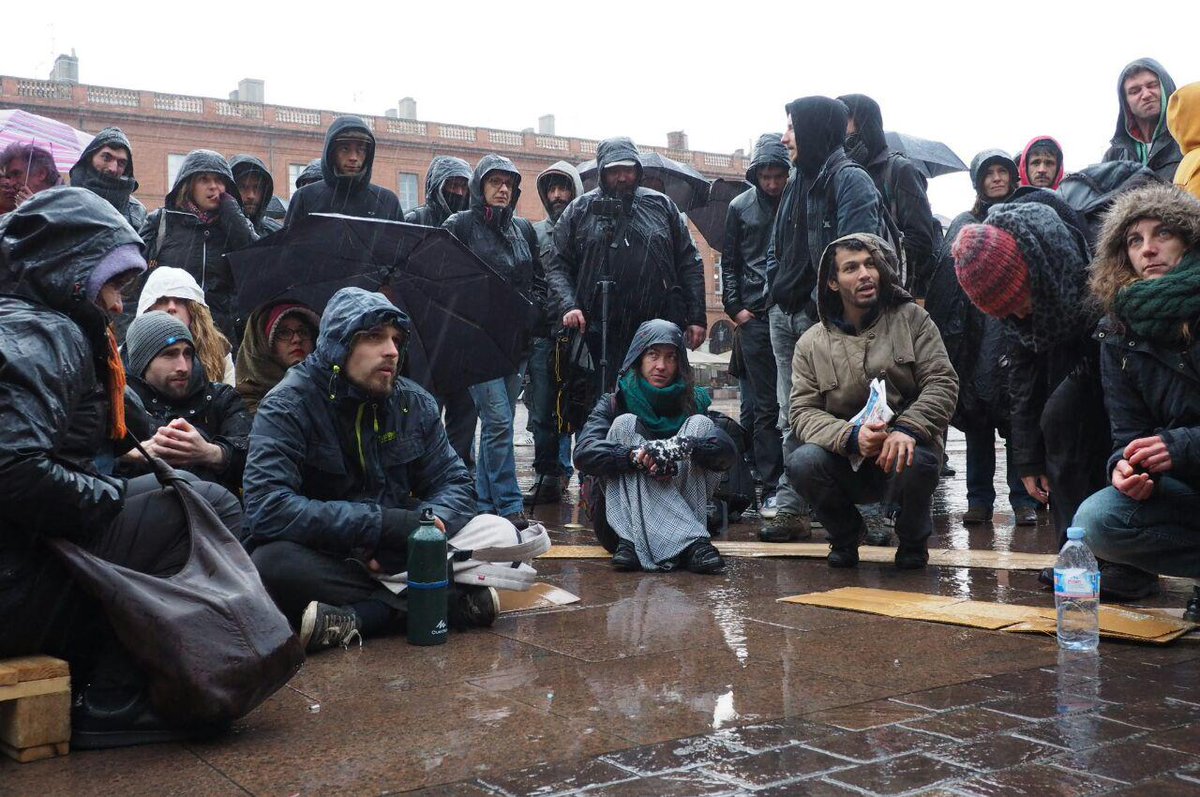 OccupyCapitole's tweet photo. AG : le système capitaliste est autant à bout de souffle que nous sommes déterminés. #NuitDebout #Toulouse #37mars https://t.co/4dk7FDcfMX