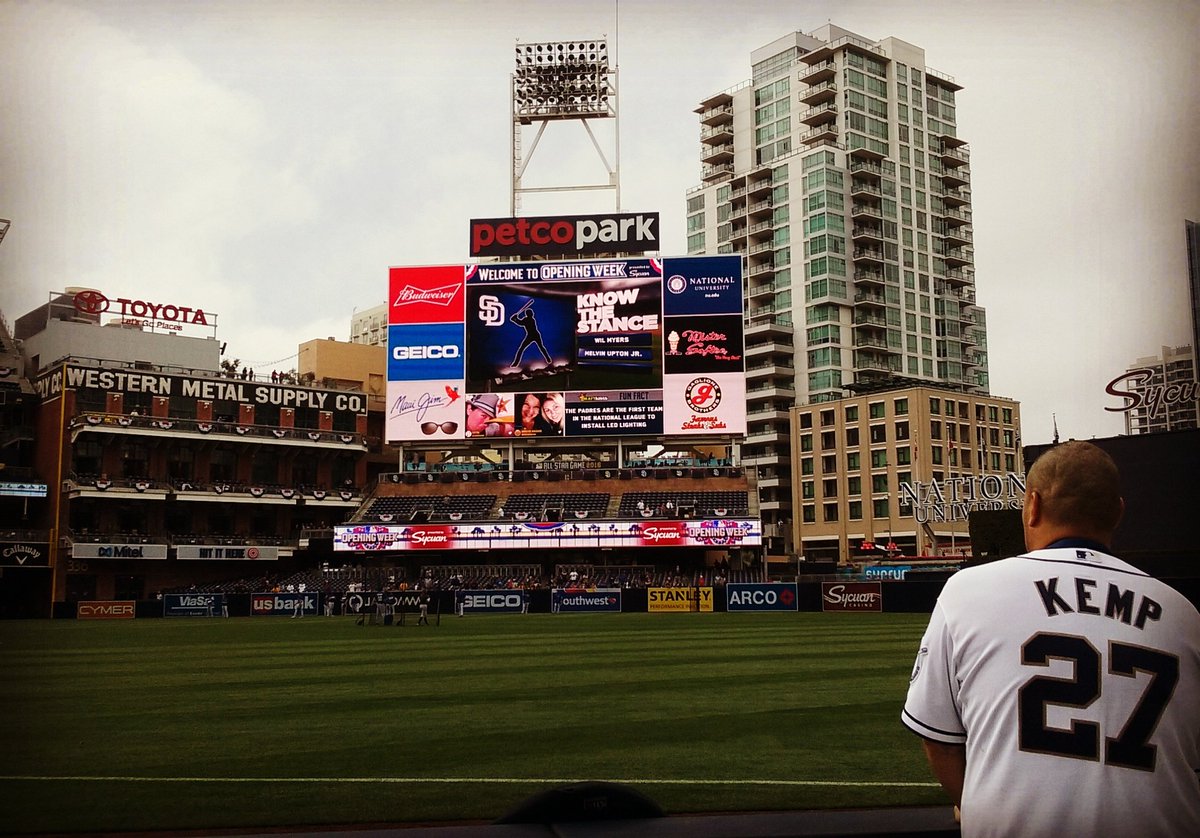 juanlargo322's tweet photo. Really Happy that I Got picked to ring the #Padres ceremonial bell at #PetcoPark #SDOpeningWeek #SDinHD https://t.co/tTER65Gnt5