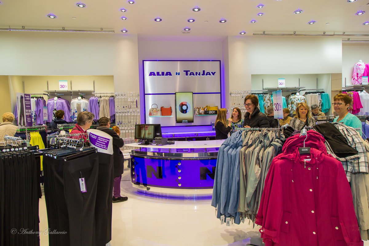A_Gallaccio's tweet photo. #AliaNTanJay #GrandOpening #NewArrivals #GreatStyles #HappyShoppers @SeawayMall @Welland https://t.co/zyvbt6lLxw https://t.co/qjPvK9Qxuv
