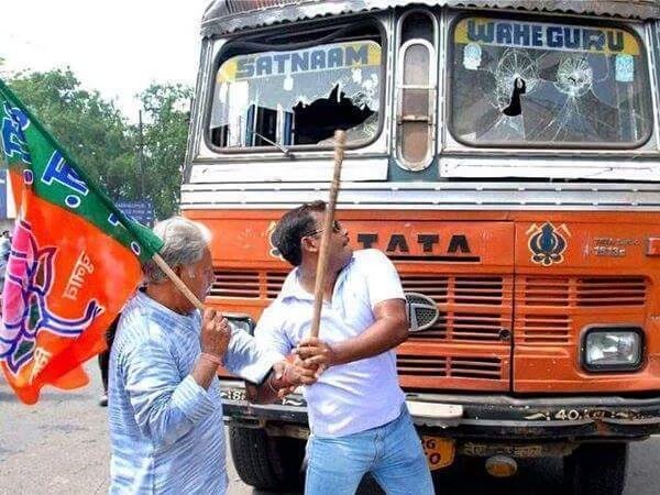 AAKANKSHARINDAM's tweet photo. True Face of BJP/RSS/VHP
#DangawaadiSarkar
#DivideIndiaAndRule
#SaveIndiaCampaign https://t.co/zjL3ChCtSv