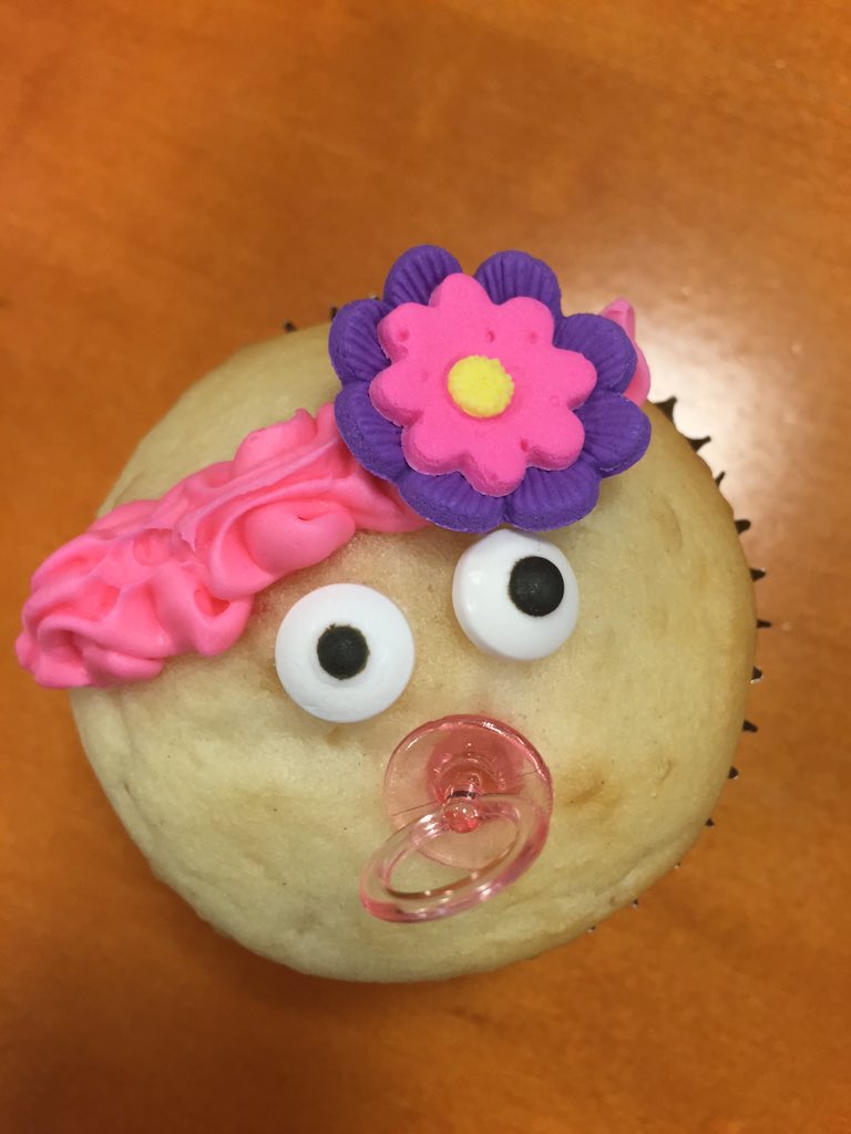 ReporterAshley's tweet photo. So cute! @dtakfox31 made these cupcakes for @hpfeiffer & @MattMakens baby shower https://t.co/CrPCZ3f3VR