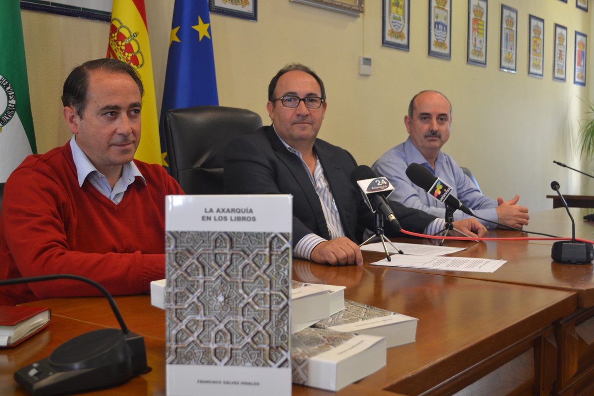 NoticiasDMalaga's tweet photo. Nuestro director, Francisco Gálvez,  presenta este viernes "La Axarquía en los libros" 20h sede @AxarquiaMNC https://t.co/pIzhLiwVCW