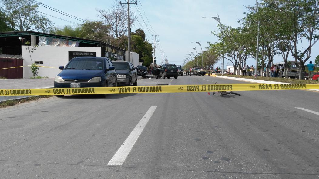 JD_ehuan's tweet photo. Muere ciclista atropellado por Ecosport que transitaba a exceso d velocidad en H.Nacozari, conductor manipulaba cel. https://t.co/Sfmo5tmUTP