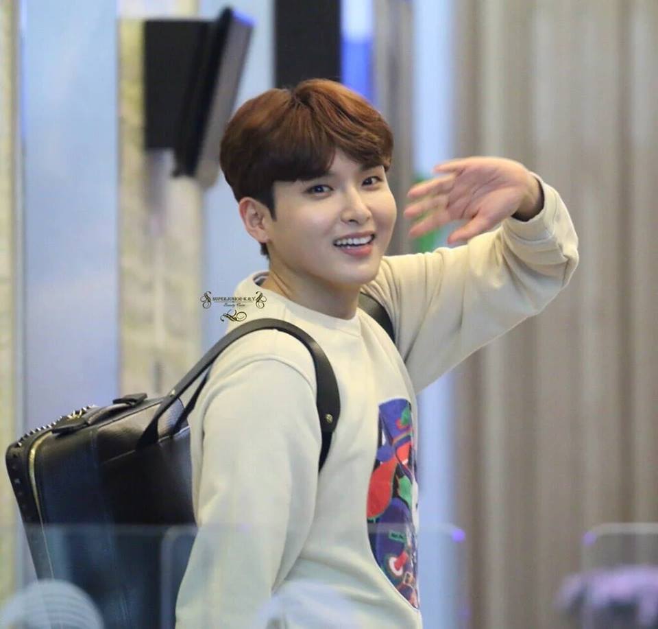 RyeowookTURKEY's tweet photo. 160406 Ryeowook at KBS Building / KBS Binasında

Cr. BeautyVoice_KRY 
ByeoL https://t.co/525V6TaOJJ