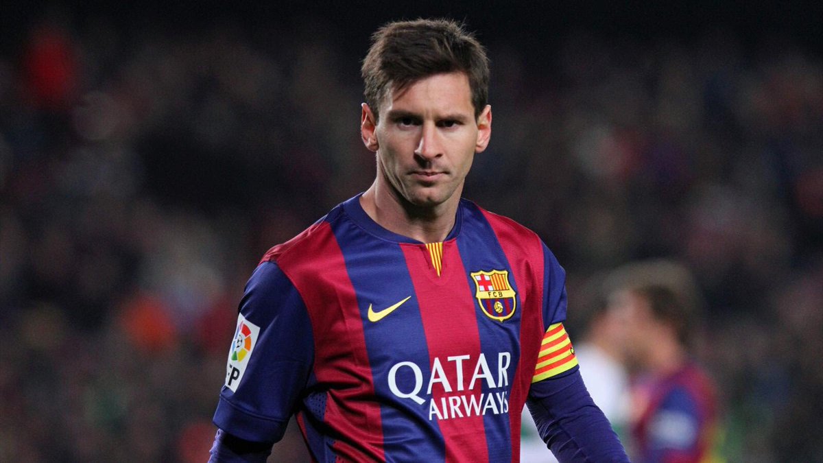 el10blaugrana's tweet photo. "Comparar a Messi con Cristiano es un ejercicio de ignorancia. Messi es Messi y los demás, futbolistas" M. Lotina. https://t.co/Q0xuRJHon5