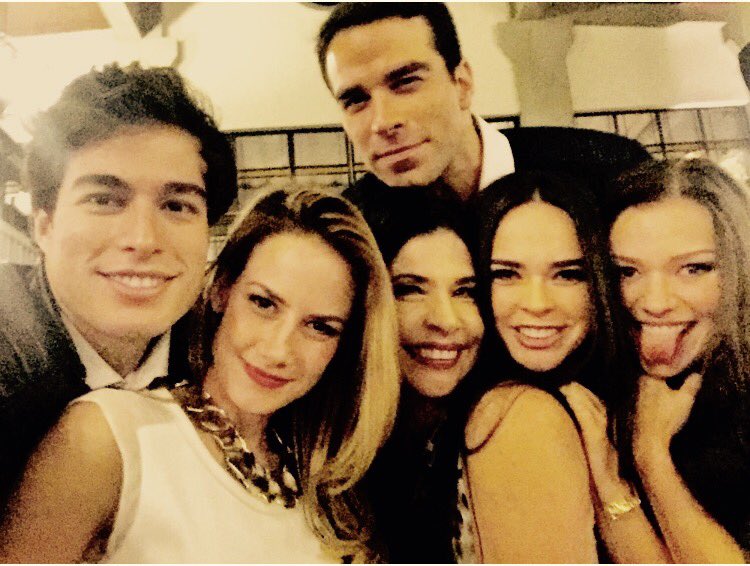 machadowelll's tweet photo. El mejor reparto de #Televisa! 👏👏 #PasiónYPoder @raquelgarzac @JPMinor @michellerenaud @fabiolagdo @DaniloCarrera https://t.co/NamnPvOvWZ