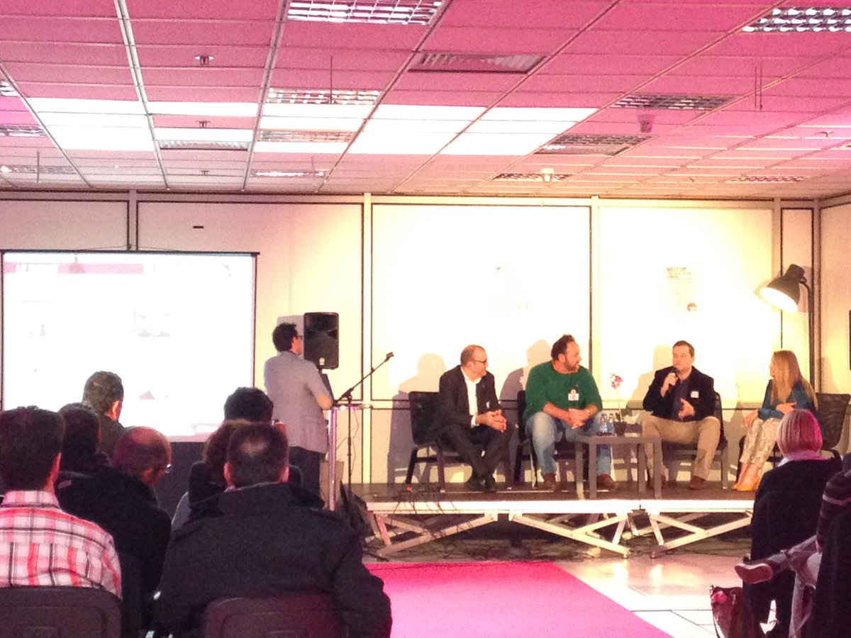 Athemium's tweet photo. Frédéric FELTEN présente sa maison connectée au #MeetupBT French Tech de #Lannion et de son expérience avec @le222bp https://t.co/S7Dyeg73pQ