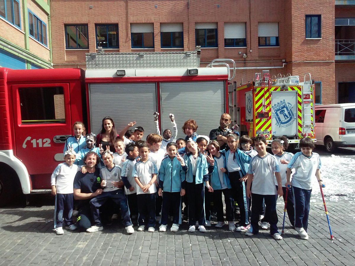 helenismorenis's tweet photo. 3B @milagrosamadrid en #parque5 @BomberosMad @BomberosMadrid J: la mejor excursión de la vida! Á: podemos volver? :) https://t.co/UMAOPXg2E1
