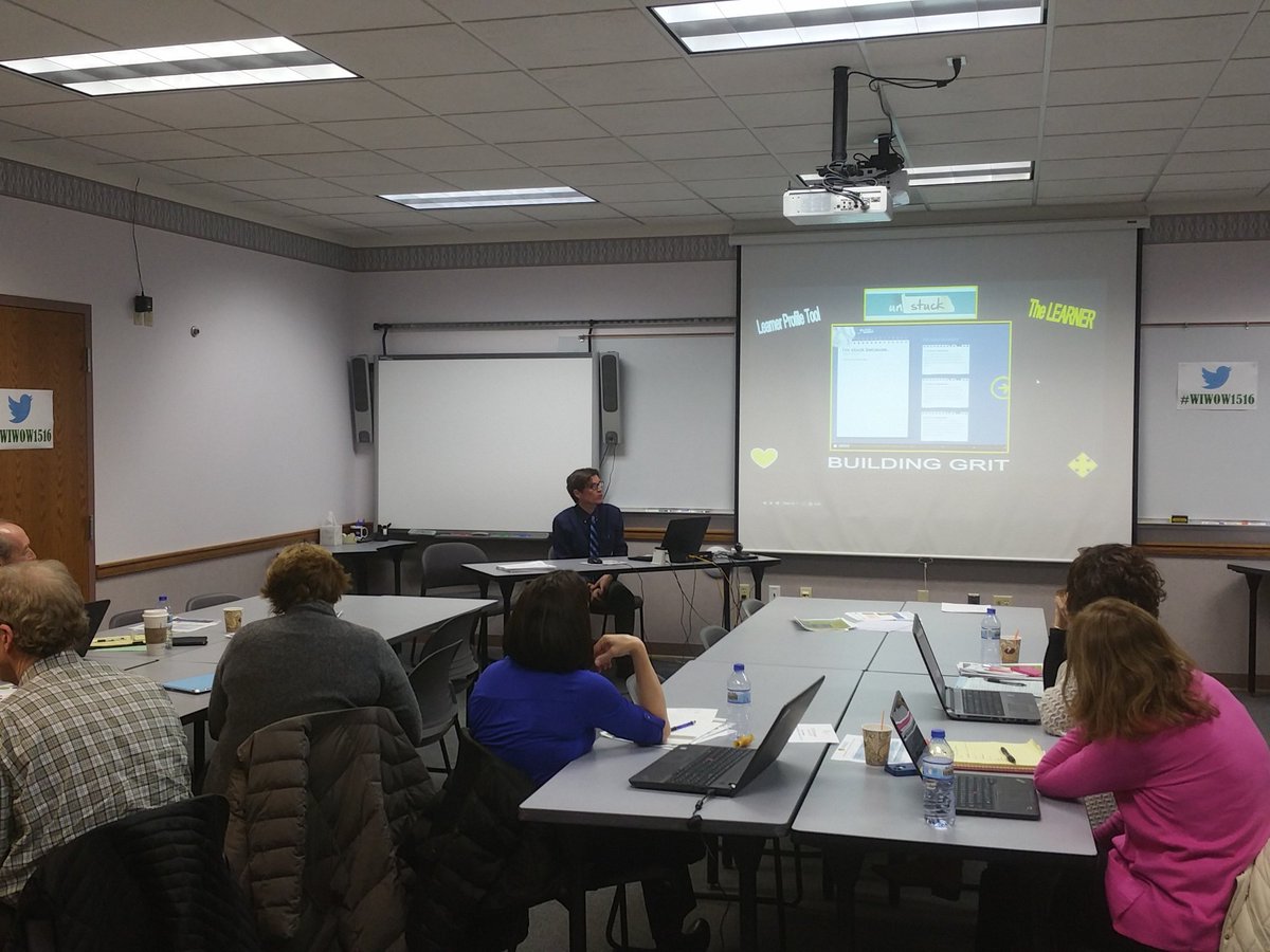 CESA9RSN's tweet photo. Archie Barribeau #CESA9 Personalized Learning Consultant presents web tool options at Joint Leadership Networking. https://t.co/QVbobF2a9x