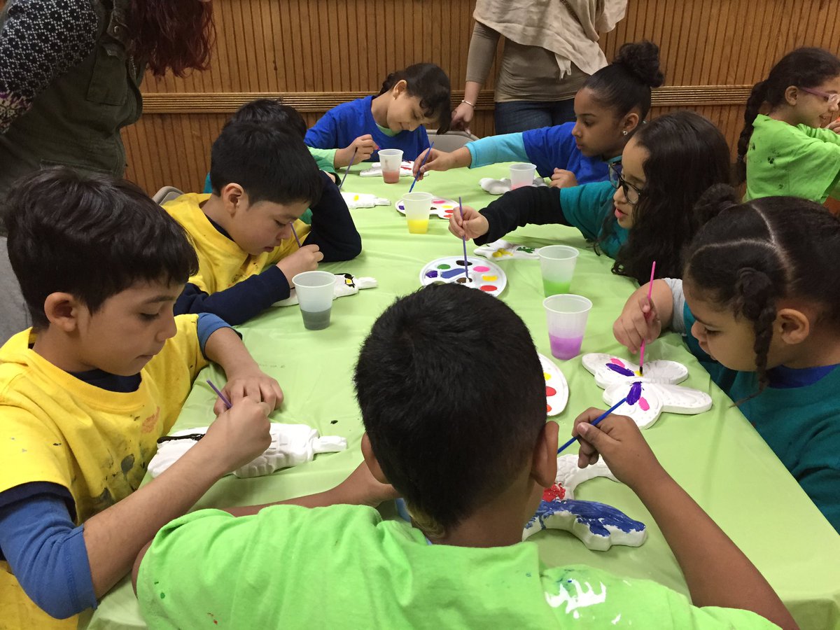 2ndGradeJKO's tweet image. #class201 paints at A Sprinkle of Fun! @PS66JKO  #2ndgrade #fieldtrip #painting #littleartists