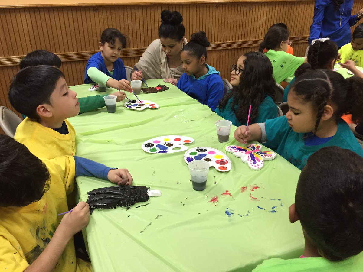 2ndGradeJKO's tweet image. #class201 paints at A Sprinkle of Fun! @PS66JKO  #2ndgrade #fieldtrip #painting #littleartists