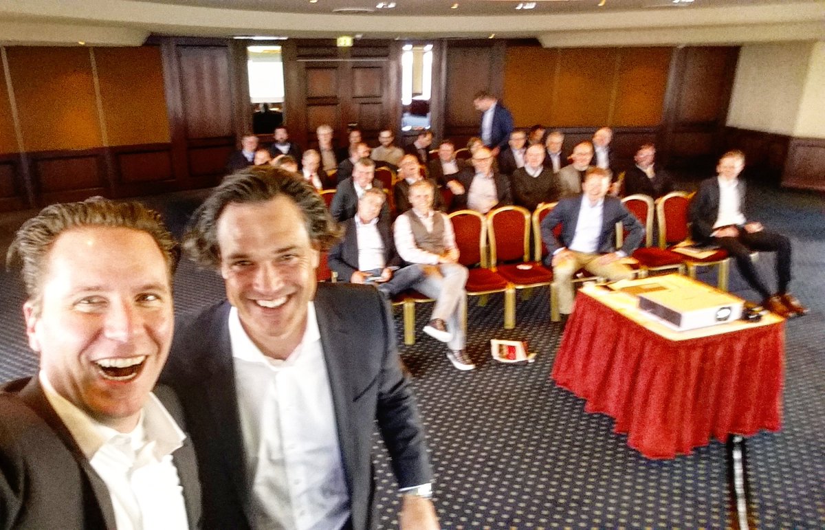 KlemensSkibicki's tweet photo. Klasse workshop digitale transformation in der versicherung mit #atradius #profski #speakerselfie #convidera https://t.co/UFHui92Tlf