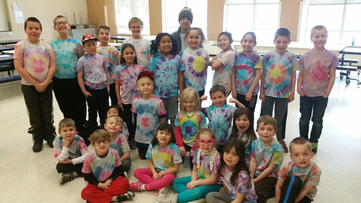UMDBulldogs's tweet photo. Laura MacArthur Elementary is excited to come and hang out with the @UMDBulldogs today #DayWithTheDogs https://t.co/BXguI9dmub