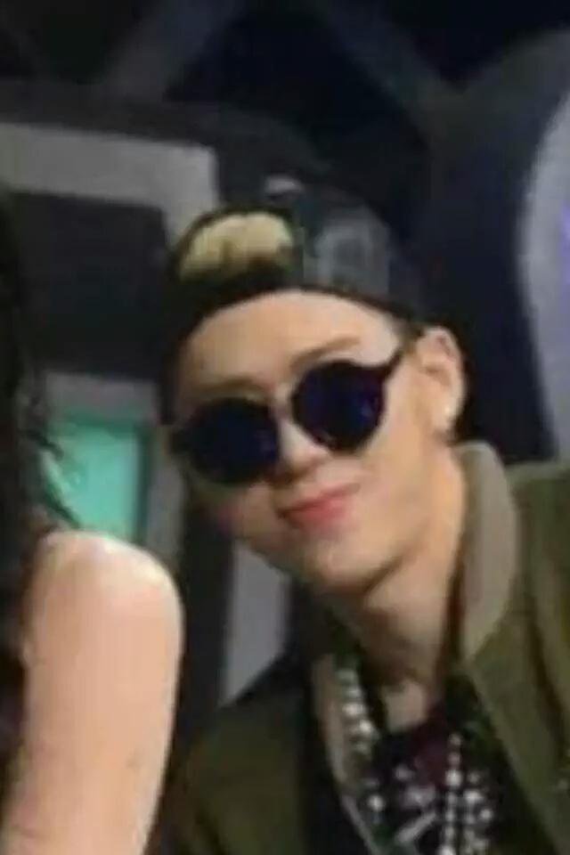 Blockbderp's tweet photo. Jaehyo se shippea con Zico🌚🌚 https://t.co/OygdB2MOkZ