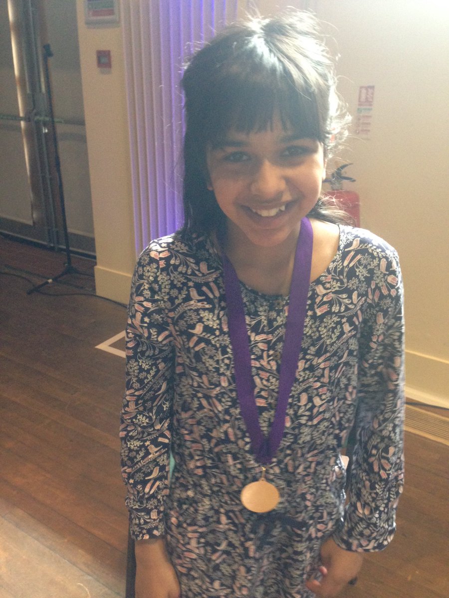 BSSStageAcademy's tweet photo. Today's 'Star Of The Day' is Kareena! Well done! #star #stage #sing #dance #act https://t.co/ED3wq7AQPU
