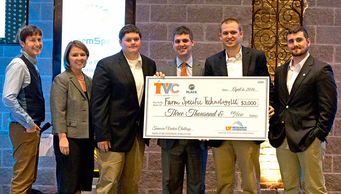 UTRF's tweet photo. FarmSpec takes home $3K as 2nd place and $5K as @LaunchTN Crowd Fav! https://t.co/PHn2jdalwl … https://t.co/wuFsgn90eG