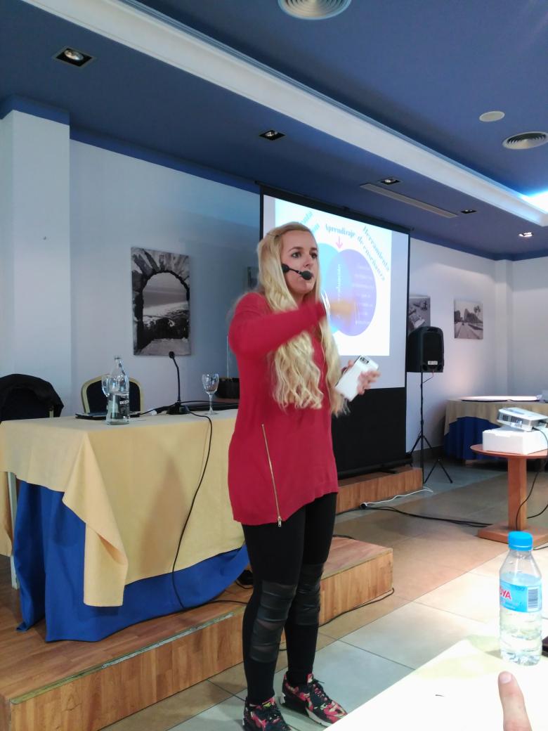 marcoa_herrera's tweet photo. Rosa Liarte haciendo atractivo el aprendizaje de las rúbricas https://t.co/aZmk3mA4yy