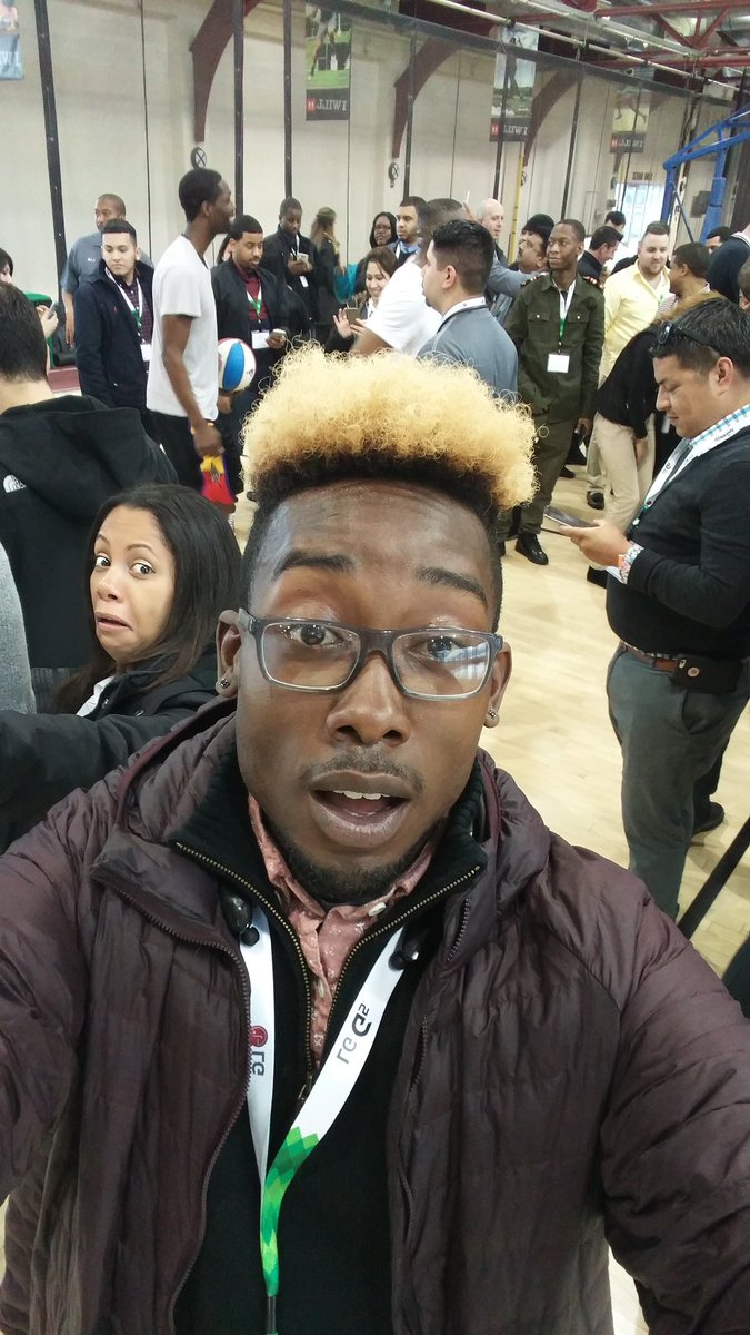 #LGG5NYC #self #MarketManagers #SPRINTatRADIOSHACK. @Lilifromsprint. @SellWithLG