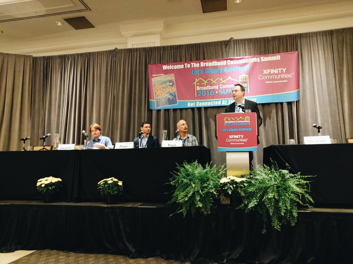 _jguevara's tweet photo. "Building on demand" begins in grand ballroom B @cruzio @COSSystems @spiralisp @aarondeacon #bbcsum16 https://t.co/NSALHmPy4U