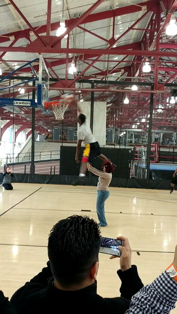 WillSprintK's tweet photo. #LGG5NYC #DunkedOn @SellWithLG #LifeIsGood https://t.co/pINboPSjHo