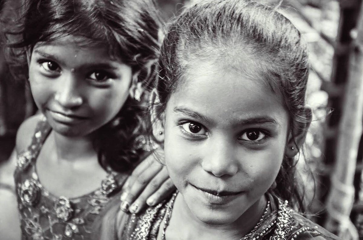 dirtywall's tweet photo. Yogita &amp; friend dressed in their finest for the Ganesh festival. #charity #philanthropy #travel #travelphotography https://t.co/35c2d40rZu