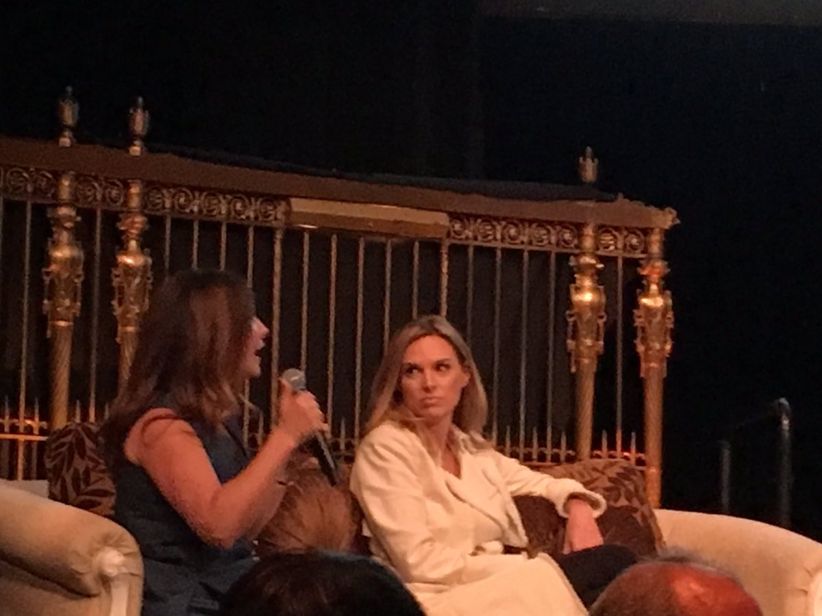 Barbaralmbsf's tweet photo. Anna griffin honored at AWNY #cainc #awnyCTGA https://t.co/QFYlUThfkX