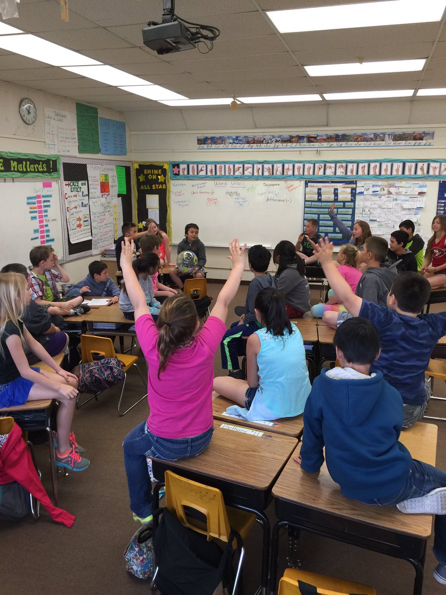 teardrajoy's tweet photo. Reviewing our selection for the week. #askingquestions #studentcentered @mesmallards https://t.co/gPlDCae029