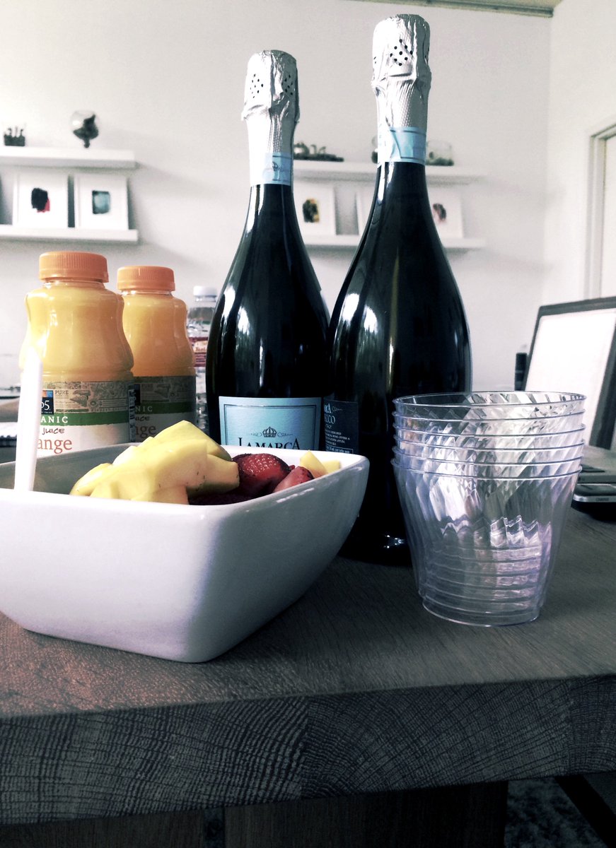 AutumnComm's tweet image. Not many things better than mimosas and fresh fruit on a Thursday morning.