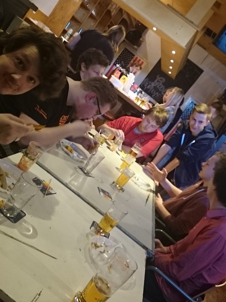 Een heerlijk actieve leden diner, het is goed toeven in de soos #ZHTC #gezelligheid