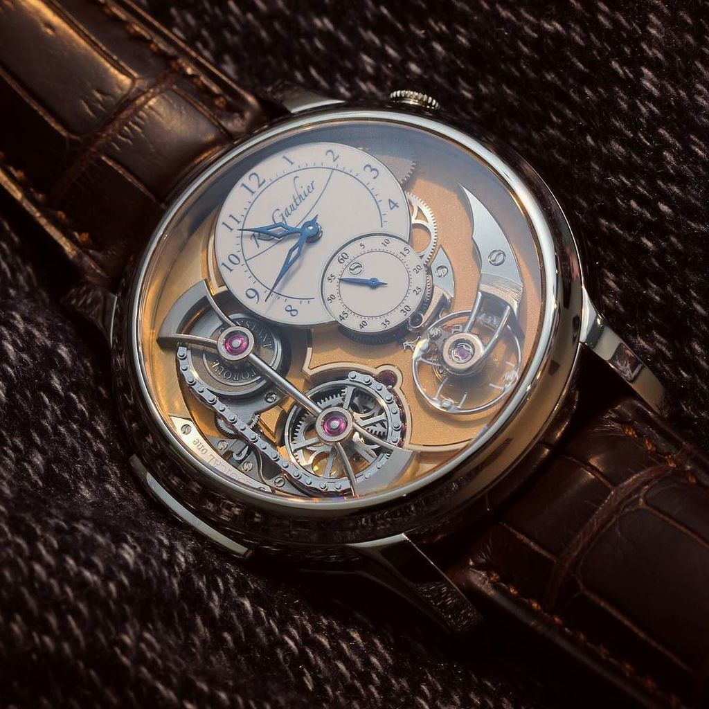 FineTimepiece's tweet photo. 🔁 Romain Gauthier Logical One in platinum with white enamel dials. The chain is part of a transmission system that … https://t.co/znJy07SfyO