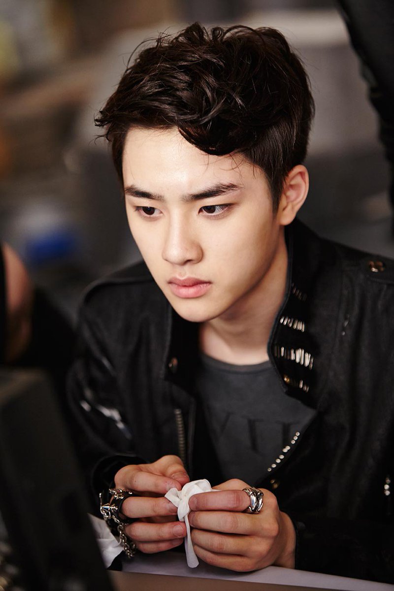 enthralleddd's tweet photo. just look at how far you have come and we know you have so much more to give. 🙆❤
#4YearsWithDO #4YearsWithDoKyungsoo https://t.co/MSUZKFhOAm