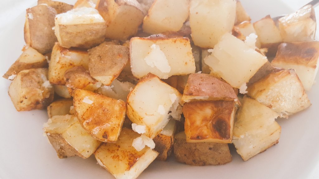 veganaccessible's tweet photo. I was really in the mood for half crispy half soft potatoes today.... so i made some😋 https://t.co/K1Rt0frSEC