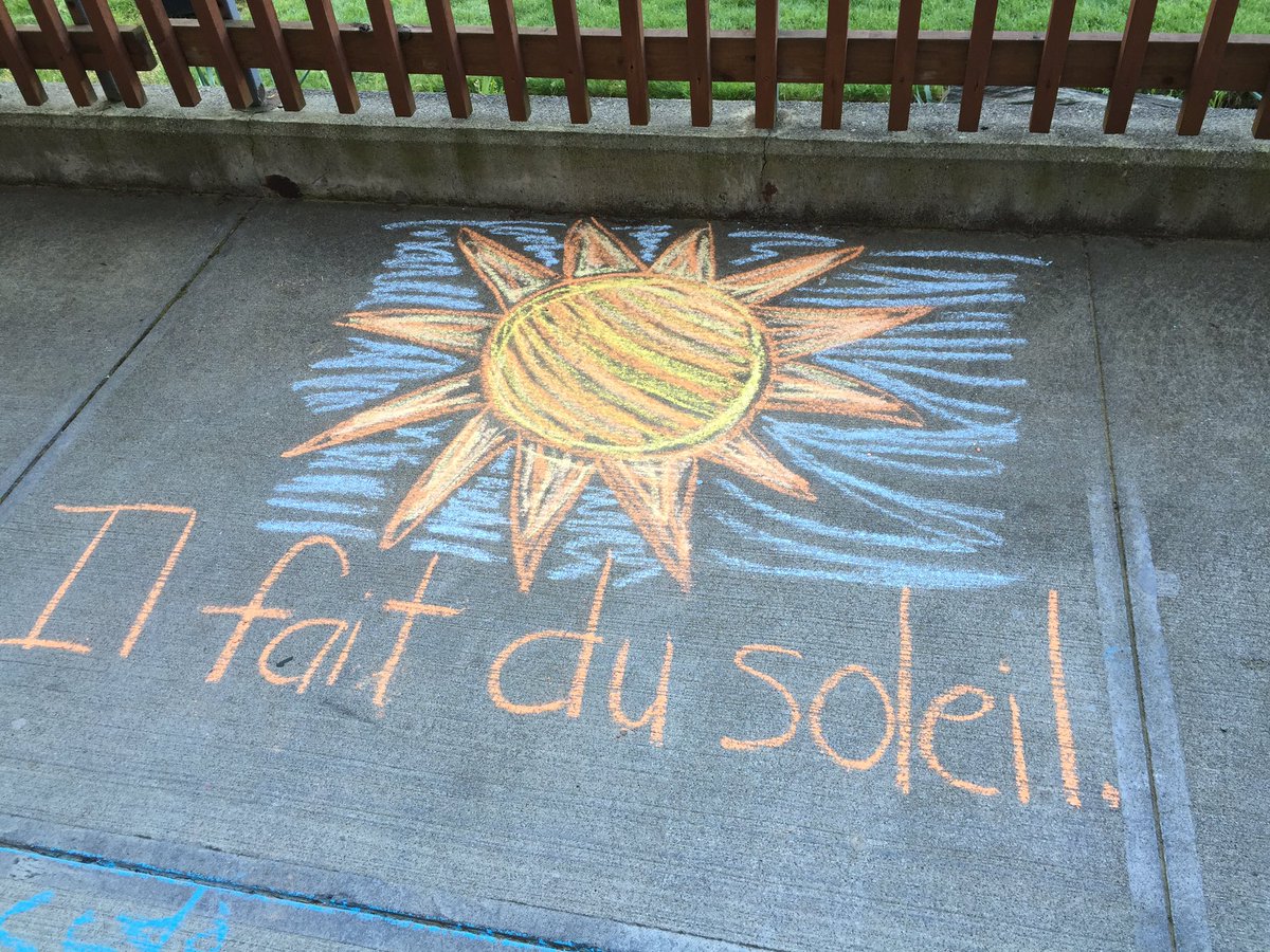 ForestRidgeMS's tweet photo. Sunshine brings sidewalk chalk! #goal4 #givethanksforthisday https://t.co/RtzQoTtL9d