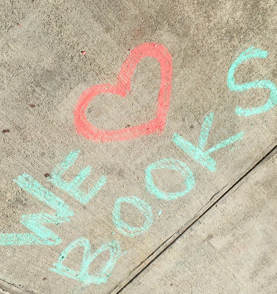 ForestRidgeMS's tweet photo. Sunshine brings sidewalk chalk! #goal4 #givethanksforthisday https://t.co/RtzQoTtL9d