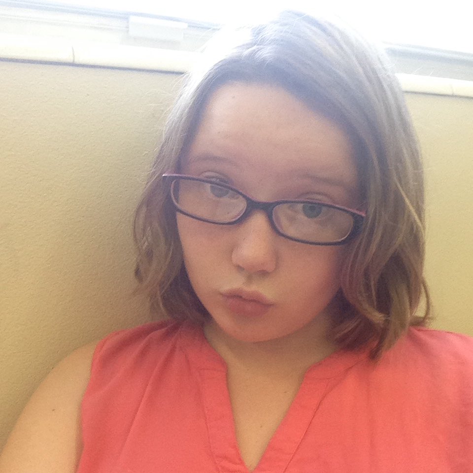 nancy_aubree's tweet photo. Just got glasses 1 day ago 😎 https://t.co/ySkEjX9MFT