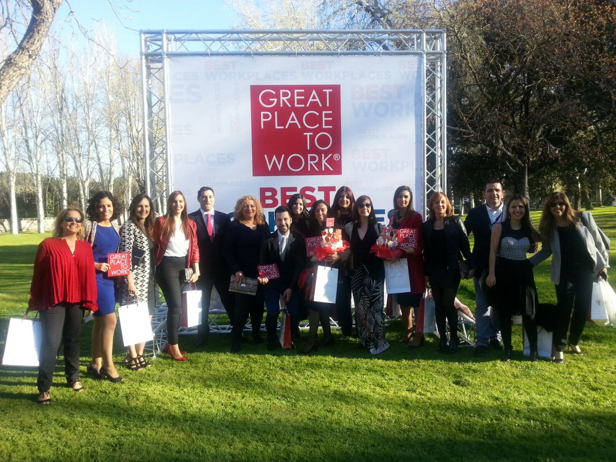veronicatrilloa's tweet photo. Todo listo! En la gala #greatplacetowork #adeccogptw https://t.co/n5SpaNMON3