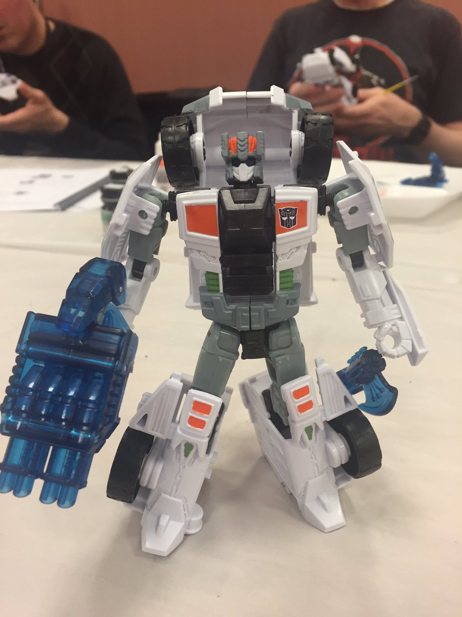 ThatJohnD's tweet photo. Hello, Medix. #botcon16 https://t.co/egec5xRdiS