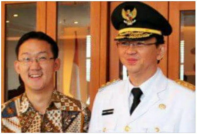 KRMTRoySuryo's tweet photo. Tweeps,
Lama2 makin LUCU saja HOAX ini,
Kemarin disebut "MAGANG", sekarang "TEMAN",
Besok bisa "GAK KENAL"
*ROY* https://t.co/ul4fGMigUh