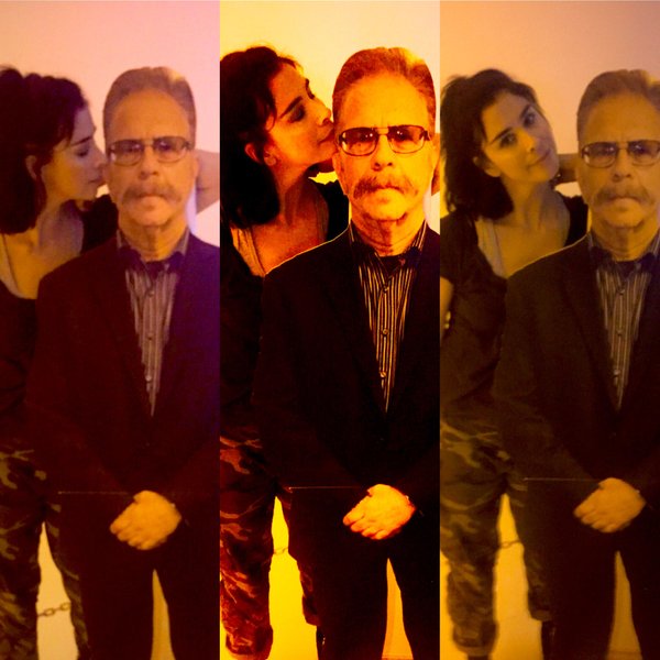 sternshow's tweet photo. Looks like @SarahKSilvermanโs found a new man. A flat man. #FlatRonnie #FlatRonnieFriday #JASHFESHT https://t.co/VbjjVpGTH9