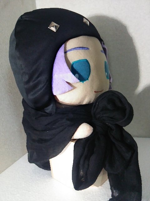 luccinya's tweet photo. はいはいポーズでおなじみの歌仙ぬいですが、関節が動かなくてもちょっと衣装や置き方を工夫するだけで立ち姿っぽくなりますよ。
ちなみにこのショットは石油王の嫁と呼ばれております。 https://t.co/oeqJjlF6tv