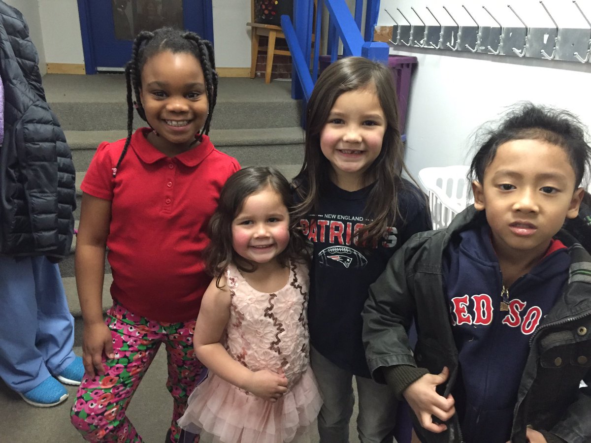 dmotew1's tweet photo. Sports team day @lccps @lowellcomchrtr https://t.co/qNrPuhqvl9