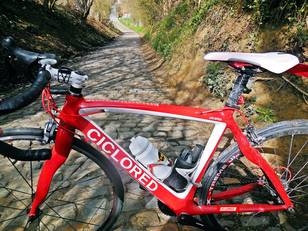 Ciclored's tweet photo. Un Koppenberg para esperar #ParisRoubaix y seguir soñando con #rvv2016 https://t.co/YpBrA5hdpQ Flandes. Todo el año https://t.co/gs3Lyqha1k