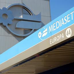 sole24ore's tweet photo. Mediaset: domani Cda straordinario, verso alleanza Vivendi https://t.co/yENPZvDH1l https://t.co/75Chewtt2F